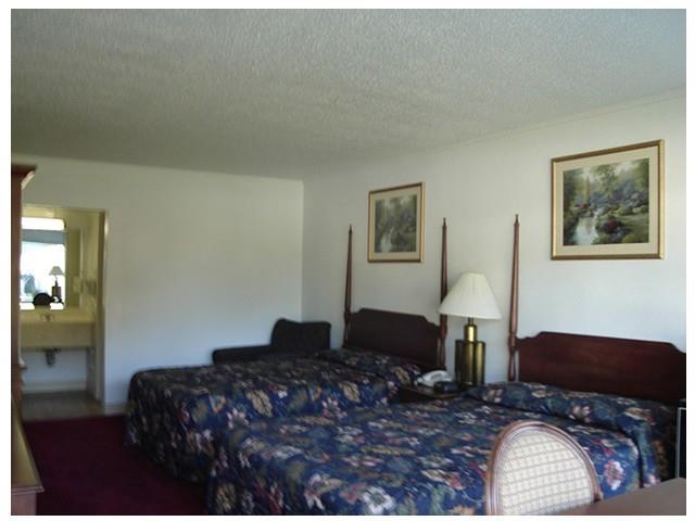 Red Carpet Inn Jesup Quarto foto